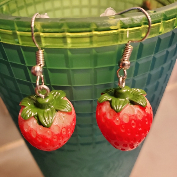 Small Strawberry Earrings - Picture 7 of 8